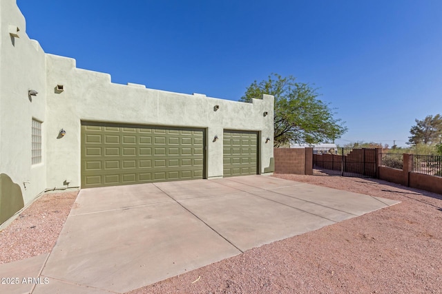 5347 E 10th Ave, Apache Junction, AZ 85119 - garage featuring driveway