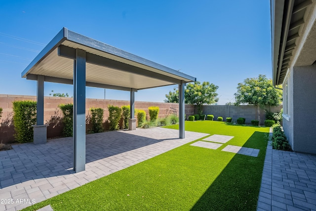 view of yard featuring a patio area