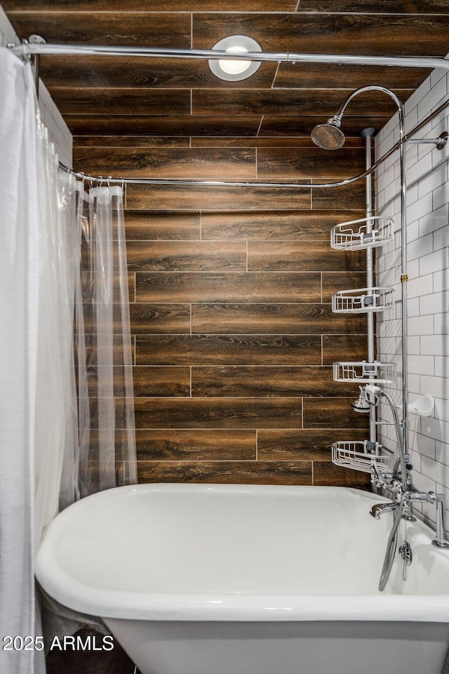 full bath with shower / bath combo with shower curtain