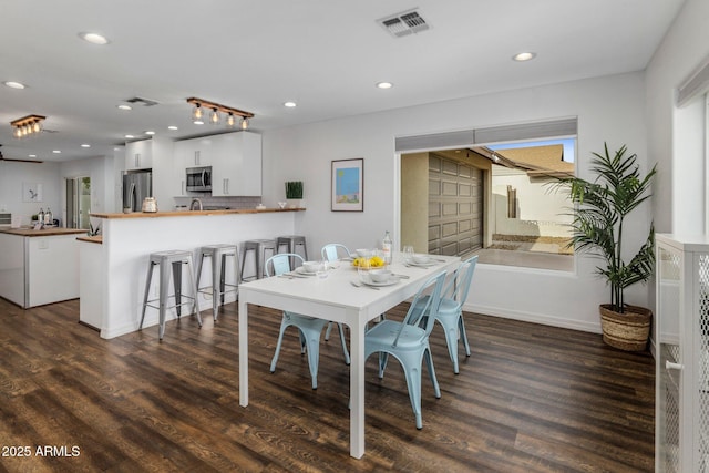 dining room featuring baseboards, dark wood-style flooring, visible vents, and recessed lighting