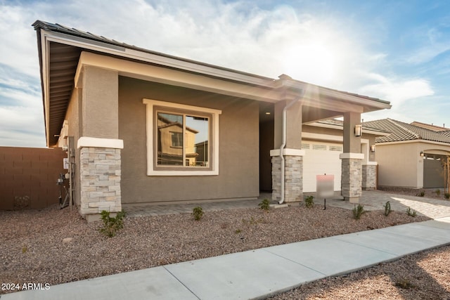 view of front facade featuring a garage