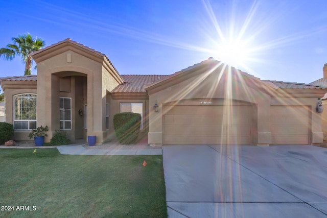 view of front of property featuring a front yard and a garage