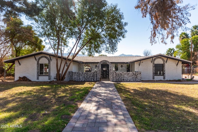 ranch-style house featuring a front lawn