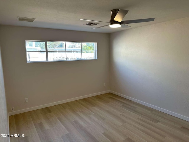 unfurnished room featuring light hardwood / wood-style flooring and ceiling fan