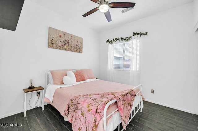 bedroom featuring ceiling fan