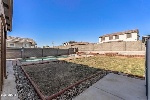 view of yard featuring a patio