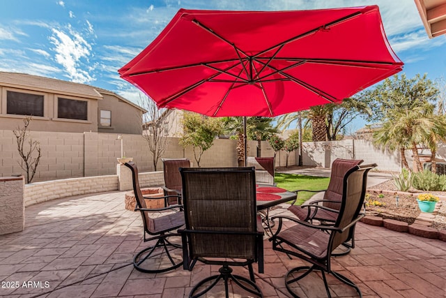 337 E Clairidge Dr, San Tan Valley, AZ 85143 - view of patio featuring outdoor dining space and a fenced backyard