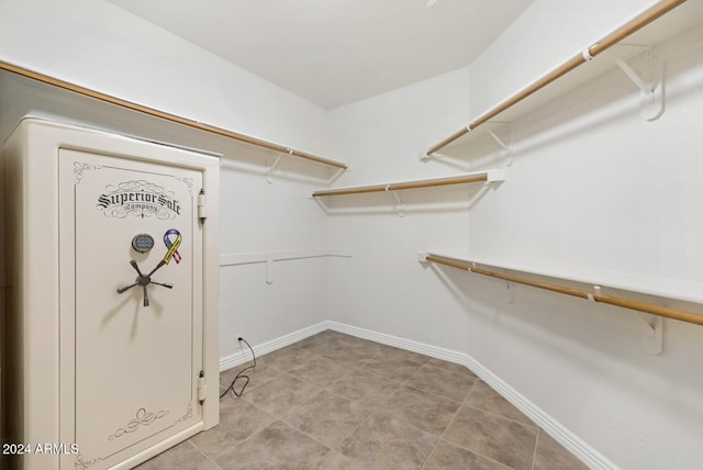 spacious closet with light tile patterned flooring