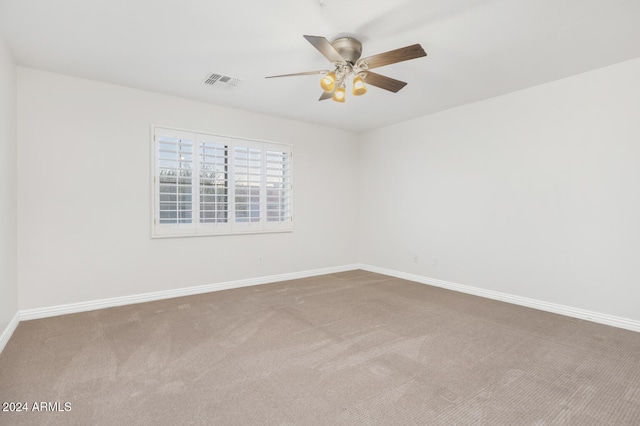 carpeted empty room featuring ceiling fan