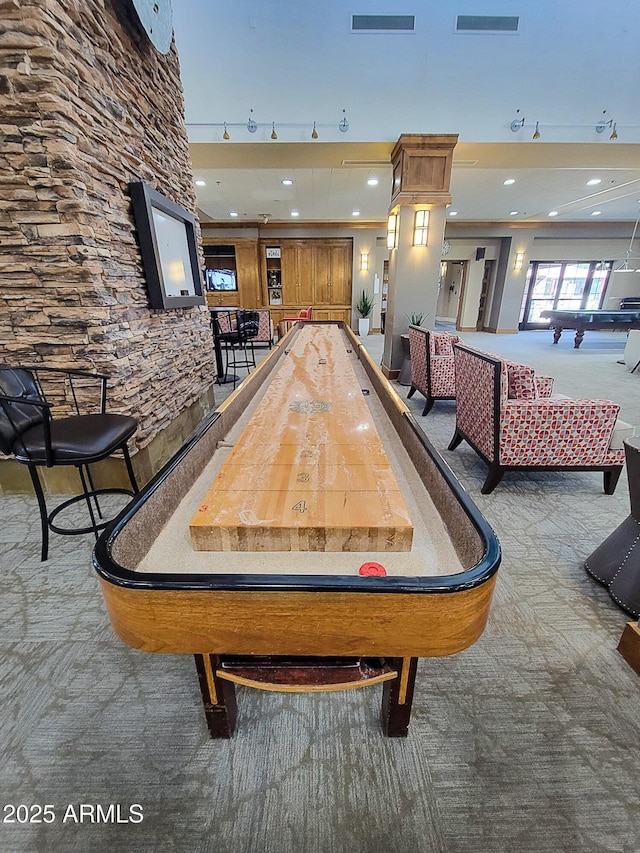 recreation room featuring carpet floors