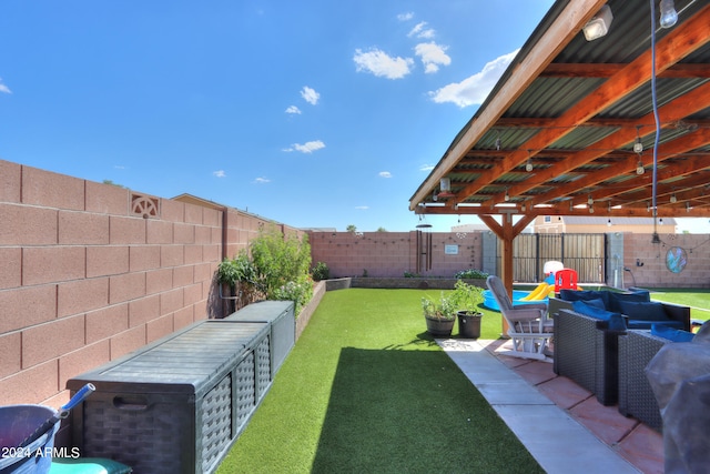 view of yard featuring a patio area