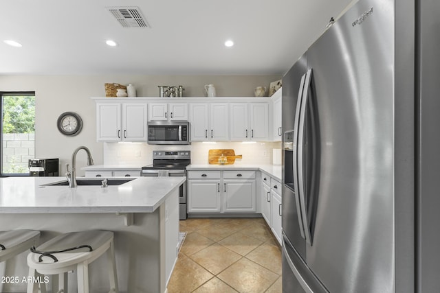 6213 W Gambit Trl, Phoenix, AZ 85083 - kitchen with stainless steel appliances, a sink, white cabinetry, tasteful backsplash, and recessed lighting