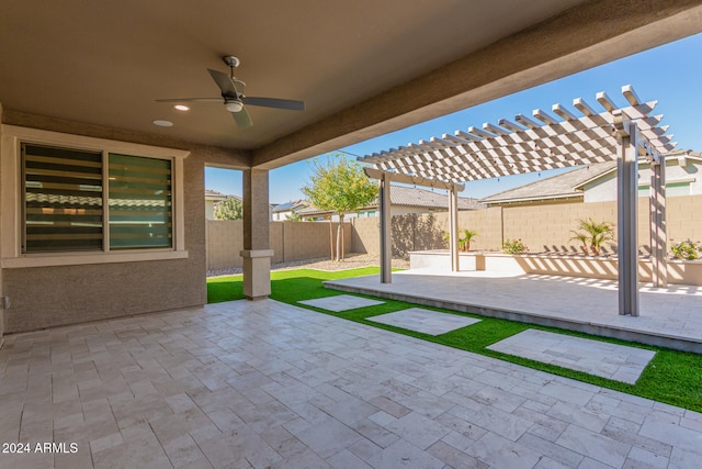 view of patio featuring a pergola and ceiling fan