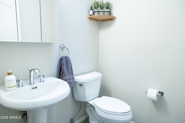 bathroom featuring sink and toilet