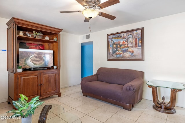 sitting room with ceiling fan