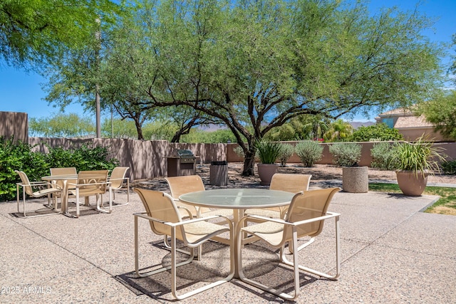 9475 N 115th Pl, Scottsdale, AZ 85259 - view of patio / terrace with outdoor dining area and a fenced backyard