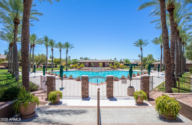 9475 N 115th Pl, Scottsdale, AZ 85259 - community pool with fence