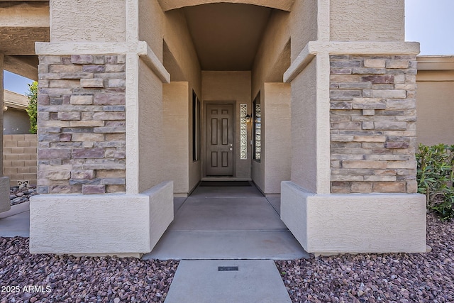 view of exterior entry with stucco siding