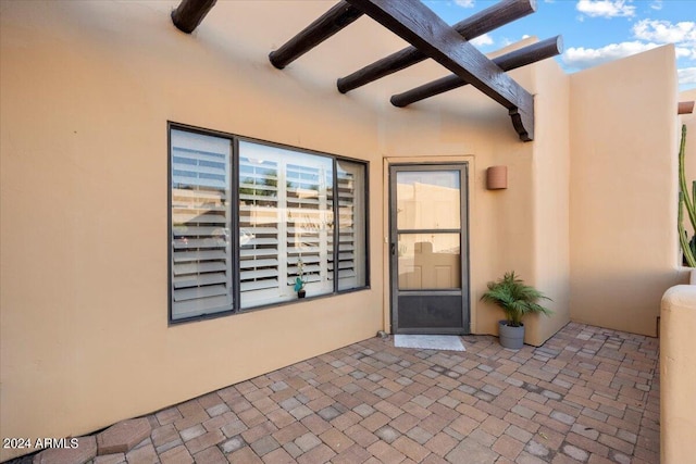 view of exterior entry with ceiling fan