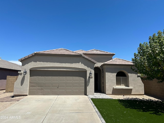 view of front facade featuring a garage