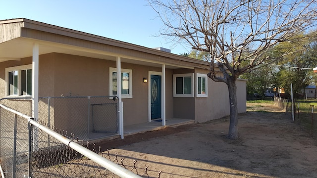 725 E Hidalgo Ave, Phoenix, AZ 85040 - property entrance with stucco siding
