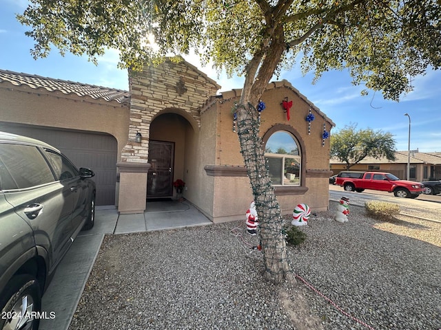 view of front facade featuring a garage