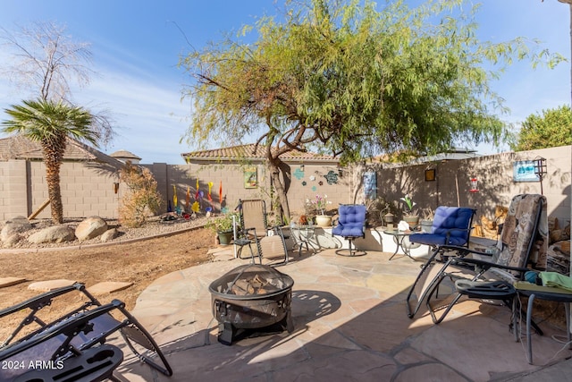 view of patio featuring a fire pit