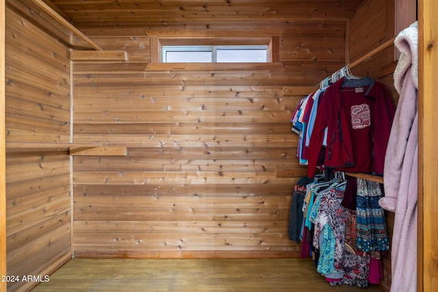 1528 Black Canyon Rd, Heber, AZ 85928 - walk in closet with wood finished floors