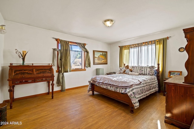 1528 Black Canyon Rd, Heber, AZ 85928 - bedroom with wood finished floors and baseboards