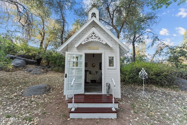 view of outbuilding