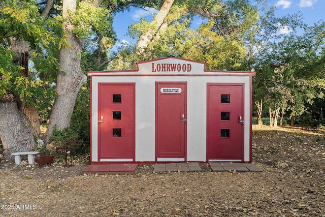 view of outbuilding