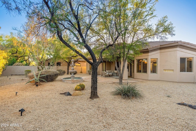 view of yard featuring a patio