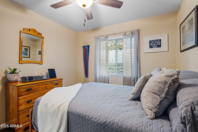 bedroom with ceiling fan