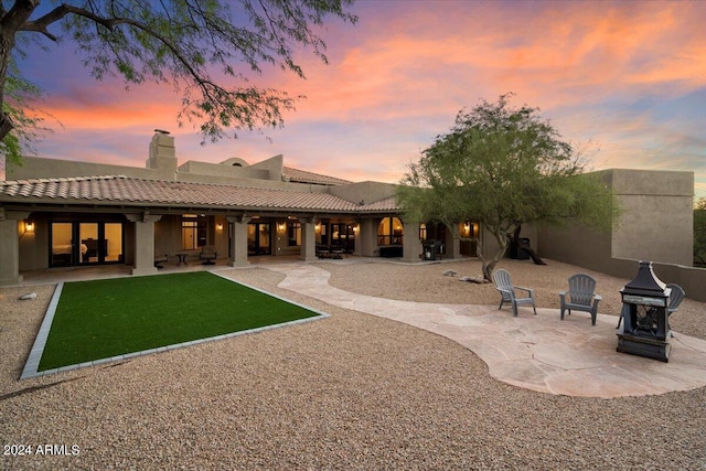 view of back house at dusk