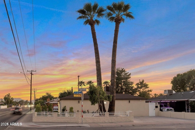 view of front of property