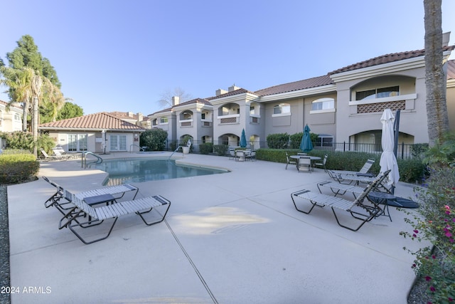 8653 E Royal Palm Rd Unit 2005, Scottsdale, AZ 85258 - community pool with a patio area