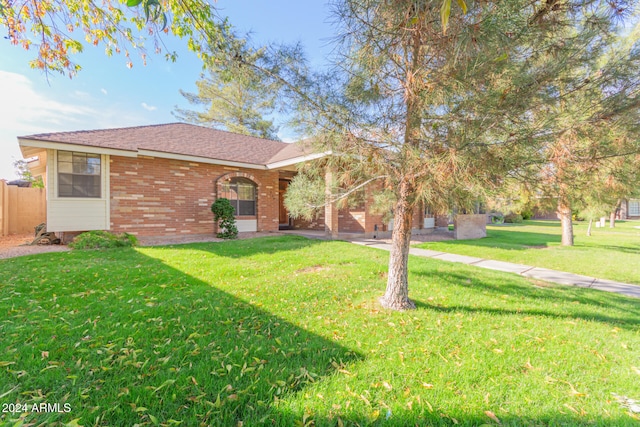 view of front facade with a front yard