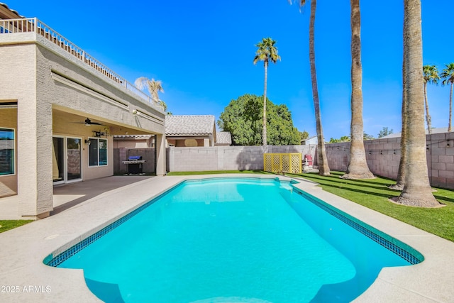 view of swimming pool featuring a fenced in pool, a patio area, a fenced backyard, and a ceiling fan