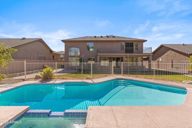 view of swimming pool