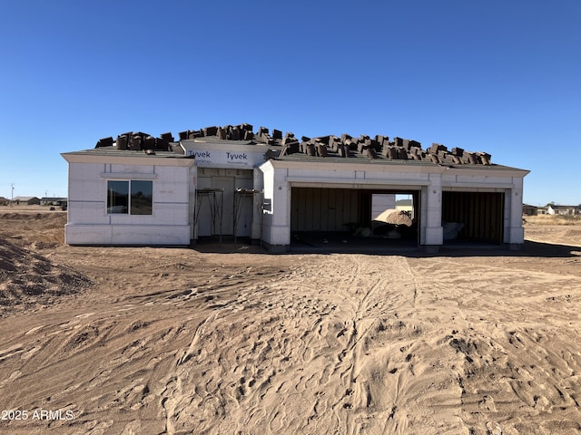 view of front facade featuring a garage