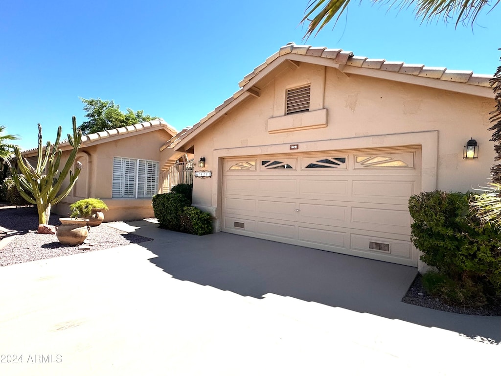 view of front facade with a garage