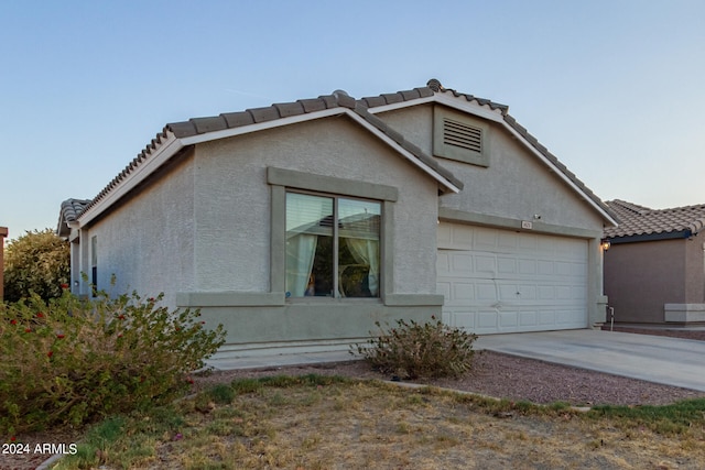 view of front facade featuring a garage