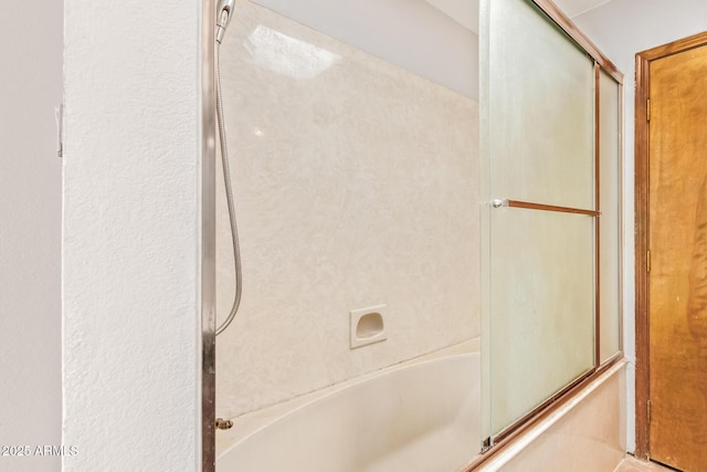 4922 W Fallen Leaf Ln, Glendale, AZ 85310 - bathroom with enclosed tub / shower combo