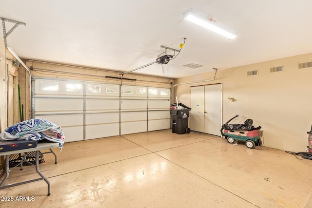 4922 W Fallen Leaf Ln, Glendale, AZ 85310 - garage with a garage door opener
