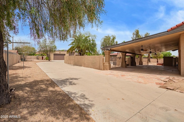 4922 W Fallen Leaf Ln, Glendale, AZ 85310 - fenced yard featuring a ceiling fan
