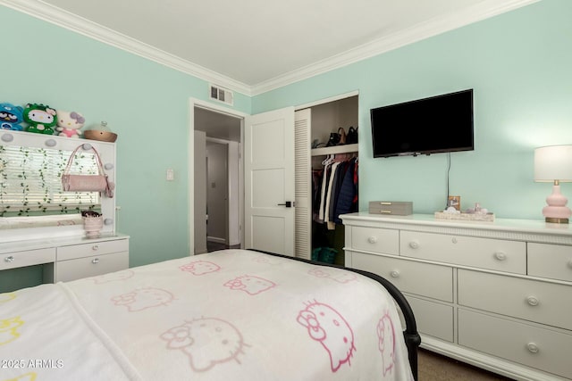 1676 W Sequoia Dr, Phoenix, AZ 85027 - bedroom featuring a closet and ornamental molding