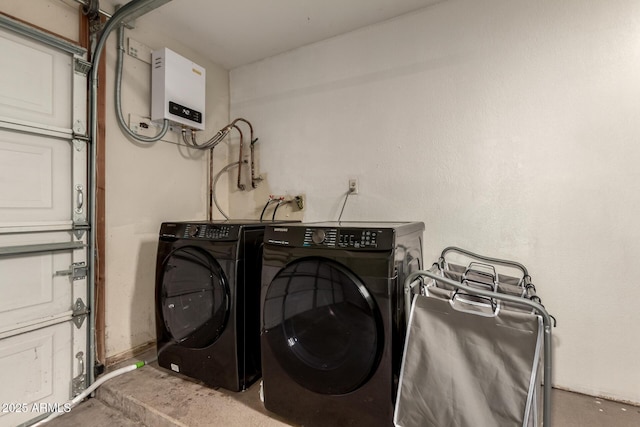 1676 W Sequoia Dr, Phoenix, AZ 85027 - laundry area featuring washer and clothes dryer
