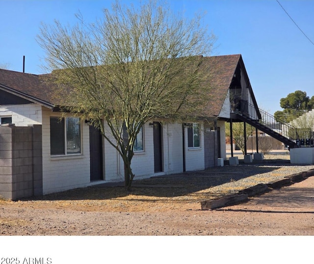 view of front of property