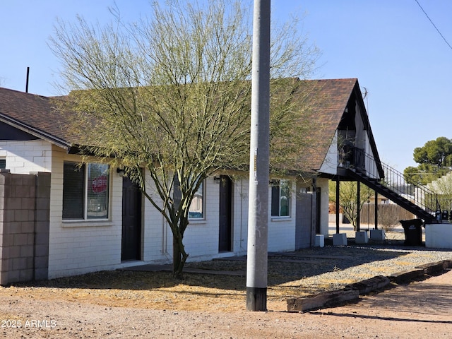 view of front facade