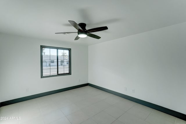 unfurnished room featuring ceiling fan